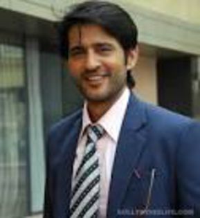 Hiten Tejwani aka Manav Deshmukh2 as Manu2