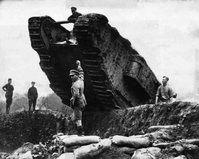 Cambrai (Franta)-1917; imperiul britanic si  Dominionul Newfoundland,pe frontul de vest,contra imperiului german=remiza.A fost prima mare batalie de tancuri
