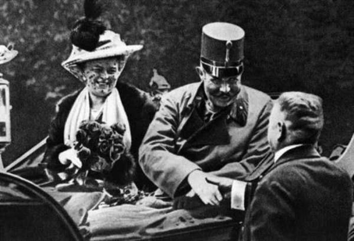 Arhiducele Franz Ferdinand -28.06.1914; Arhiducele Franz Ferdinand al Austriei,in ziua in care a fost asasinat(28iunie1914,ora 11 am),la Sarajevo,de catre un Student sirb,bosniac,Gavrilo Princip...motivul oficial al inceperii Razboiului I

