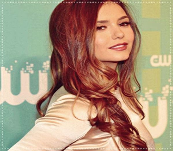 》Ok..*o ia de mana pe ely si fuge intr-un magazin cu parfumuri* =)))))))