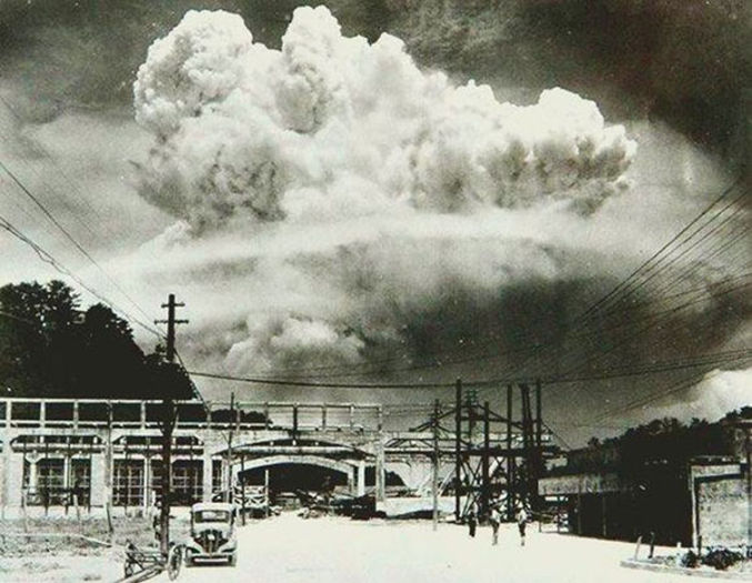 Nagasaki - 1945; Nagasaki, la 20 de Minute,dupa bomba atomica, in 1945
