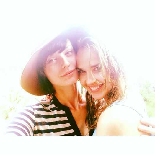 #se uita la un om si il omoara.