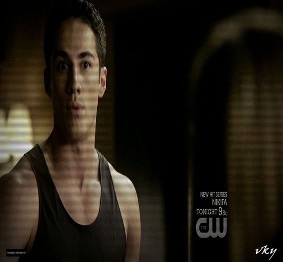 #► Deci... Cand nu ne certam, ne ignoram... Am inteles...|isi ia sticla si pleaca acasa|