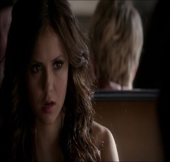 ♡❧`⇒.; Eu mă chinui să torn vodkă în amărâtu ăsta de pahar, și tu asta faci :o ?..rușine =)))*click*; -bea din sticlă- #Tyler.
