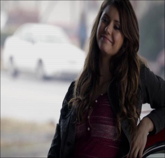♡❧`⇒.; Trist ? ..mai de grabă groaznic :)) #Genevieve. -se întinde pe trepte-+; -se ridică și se uită urât la Tyler- Să nu îndrăznești -.-.
