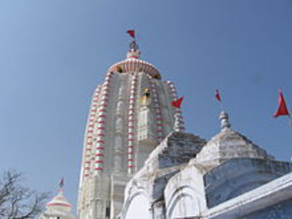 (Templul Janannathpur,India este locul unde Amana vine mereu cu familia sa se roage pt un viitor mai