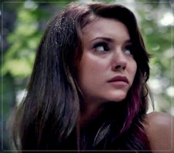 》 *vine cu viteza de vampir din ravenswood si se aseaza pe fotoliu*