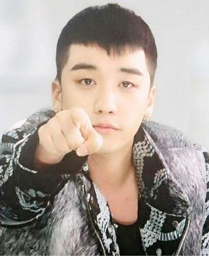 Îi plac fetele scunde şi dulci, care au şarm şi un stil drăguţ. - Facts about Seungri