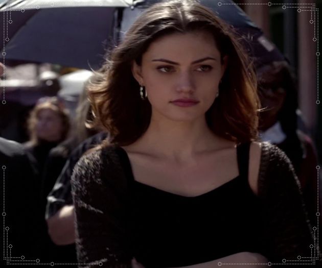 ✿ - *vine de afara* Mama ce cald e afara! *se tranteste pe canapea*