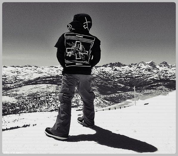 #► |intra`n casa tarand un ditamai butoiu dupa el|