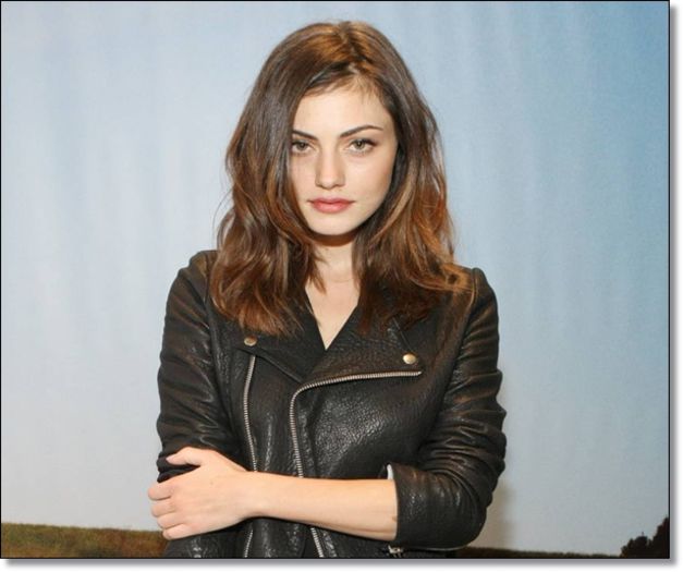 ✿ - Nu ar face Elena asta. *pune muzica la maxim*