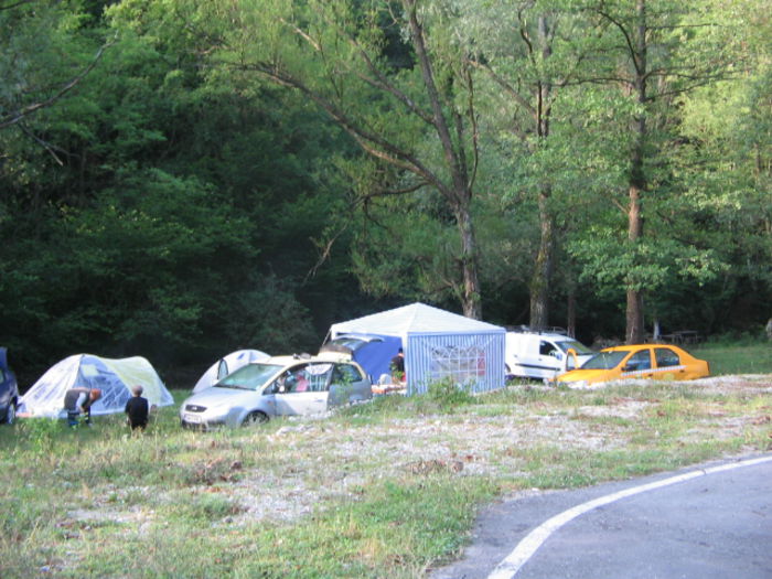 IMG_0247; Campare pe malul râului Rudăria.
