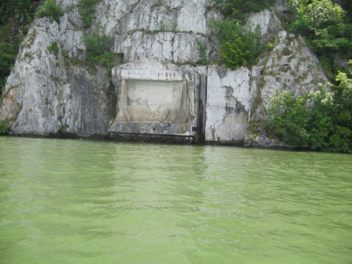 IMG_0291; Tabula Traiana, situată pe malul sârbesc al Dunării.
