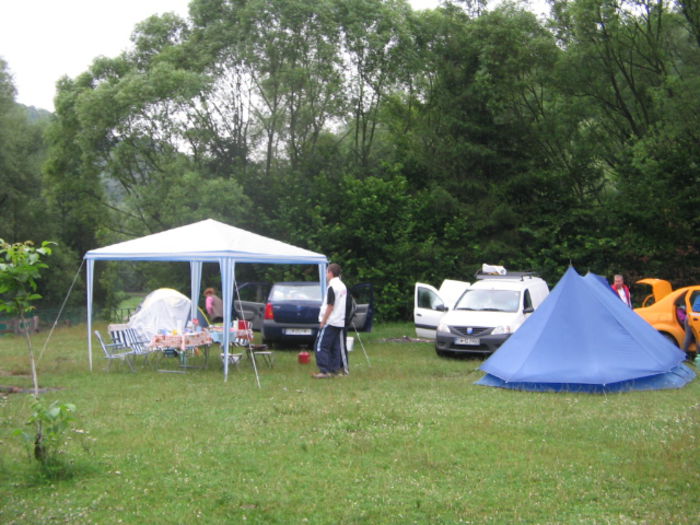 IMG_0404; Campare la cantonul Bei. După o ploaie torenţială am renunţat să vizităm încă odată cascadele Beuşniţa şi Ochiul Beiului.
