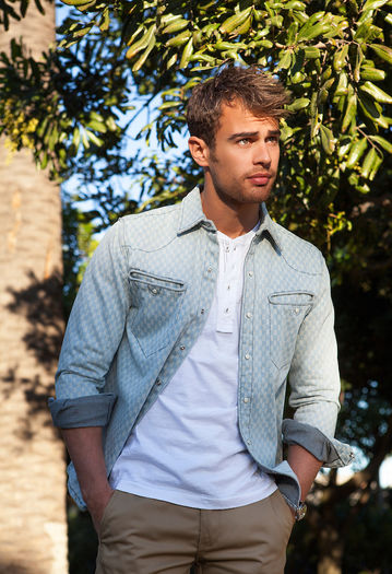  - x-The handsome Theo James