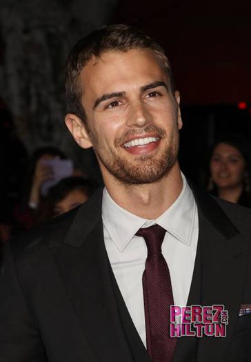 wenn21194742__oPt - x-The handsome Theo James