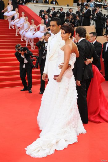 1125299-aishwarya-rai-and-husband-abhishek-950x0-1