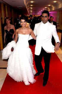 Aish-Abhi-150509001