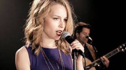 Mama, ne apropiem de mormantul X.