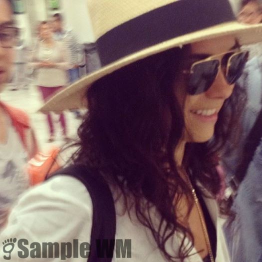  - 2014 05 13 - Inna arrives at Mexico airport