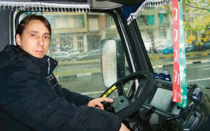 Se spune ca tatal lui avea un craniu de capra pe post de trofeu, iar Ripped Face si-l puse pe fata; ca nimeni sa nu-l poata vedea vreodata, iar de atunci omoara pe oricine se apropie de cabana lui crezand ca vrea sa rada de el si chipurile le pastreaza in semn de dispret fata de cei ce i-au dat foc.
 Se spune ca tatal lui avea un craniu de capra pe post de trofeu, iar Ripped Face si-l puse pe fata; ca nimeni sa nu-l poata vedea vreodata, iar de atunci omoara pe oricine se apropie de cabana lui crezand ca vrea sa rada de el si chipurile le pastreaza in semn de dispret fata de cei ce i-au dat foc.