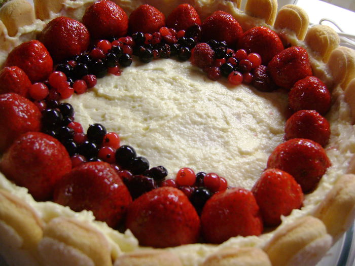 DSC00196 - BBB TORT Tiramisu cu fructe de padure