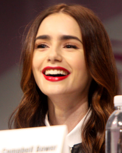 Lily_Collins_WonderCon_2,_2013 - 2__Lily Collins__2