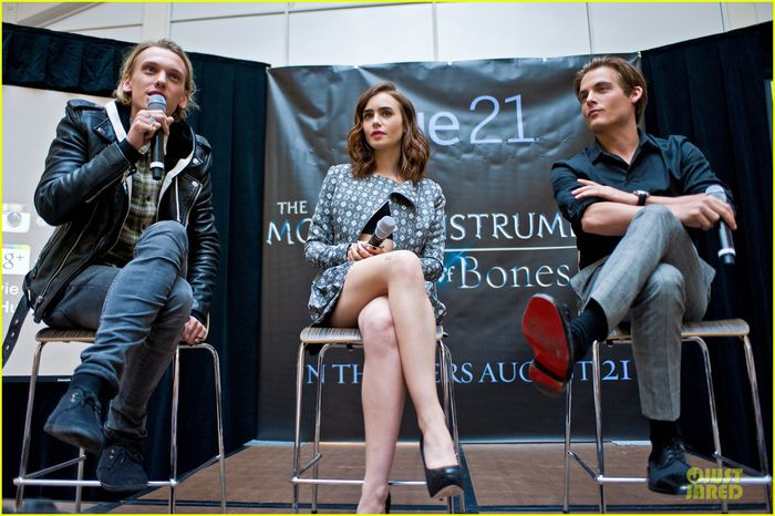 lily-collins-jamie-campbell-bower-city-of-bones-autograph-signing-01 - 2__Lily Collins__2
