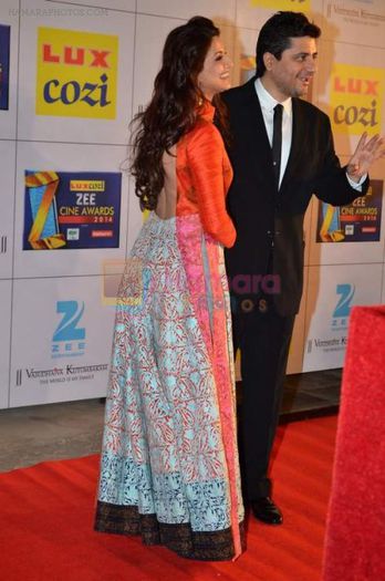 hpse_normal__3428431844_Sonali bendre, Goldie Behl at Zee Awards red carpet in Filmcity, Mumbai on 8