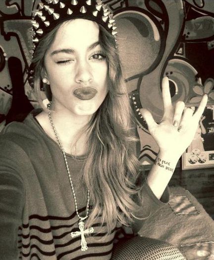 tumblr_mtc02pYE8K1s7p67mo1_1280