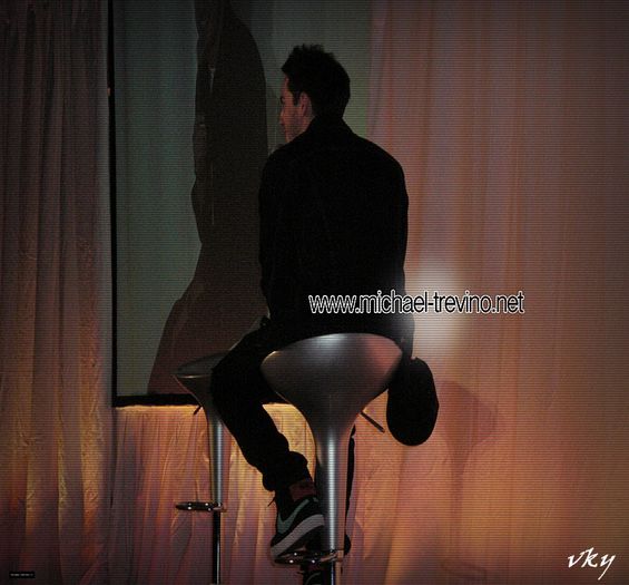 #► |o imbratiseaza;;nu mai zice nimic|