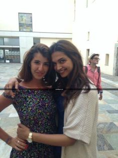 10511194_718644818172311_7007086385359551667_n - Deepika si prietenii ei