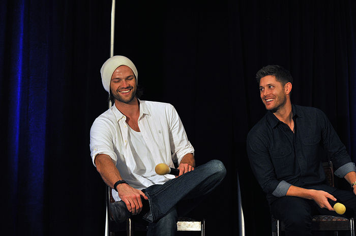 Dallascon-2013-jared-padalecki-and-jensen-ackles-35669054-2048-1363