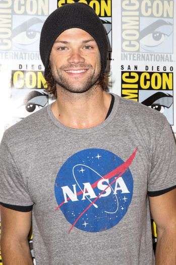 Supernatural-at-Comic-Con-International-2013-jared-padalecki-35116158-1333-2000