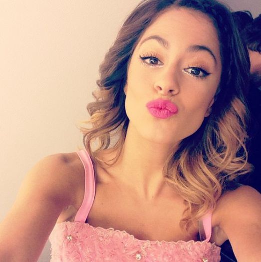 foto-social-selfie-gennaio-2014-martina-stoessel - Tini-----------Selfie-urI