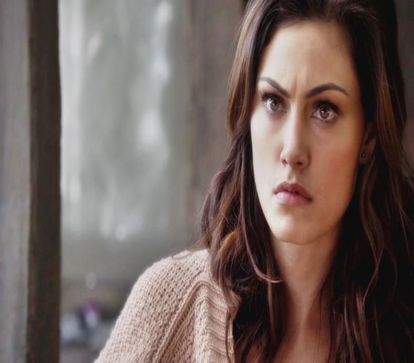 ✿ - *ii impinge scaunul lui tyler* Vezi ca ma iau si de tine=)))))| *tipa dupa el* Normal, daca mere; mai gelos ca mine si lispseai cu zilele de acasa=))))))) #e
