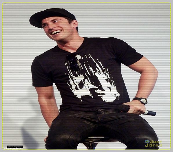 #► [cl]|tipa| Taci ca stiu eu c`ai bagat`o acolo la tine in sic;;riu si v`ati iubit... Nebu;nule=))); + Ce impingi femeie? Ce`am facut?...=)))#h
