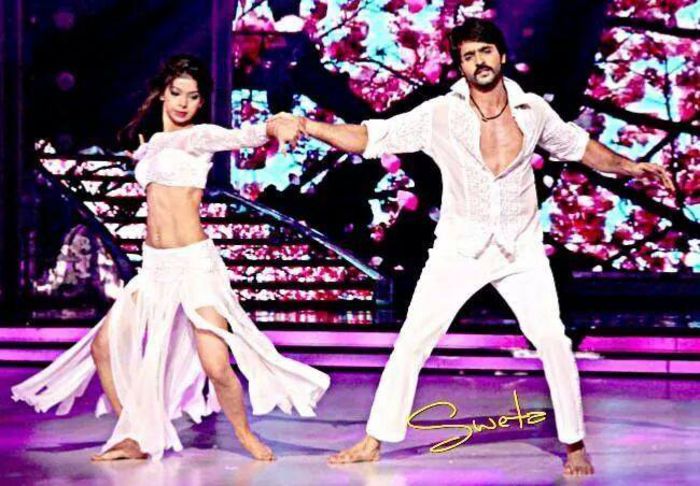 10533407_562943457143638_1718496635347162199_n - Ashish Sharma