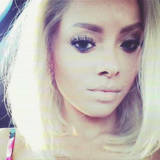 ● Hahaha . + eram beata , ce vrei :))#t.