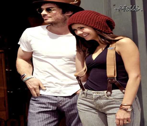 ♦ Nu strici nimic :P :3.#iti zambesc#bonnie.Bunaaaaaa,ce faci?:>#hay,CL.; Ah deci inseamna ca *te sarut *asta te ajuta,nu?*te sarut iar :3*#elena
