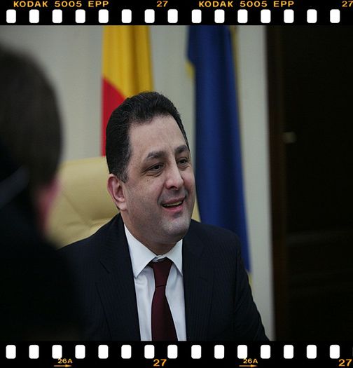 click Doamna, sunteti mama copilului, sunteti de acord? #Katic; *se tine cu mana de ochiul lovit* =)))))))))))))))))))))))))))))))))))))))
