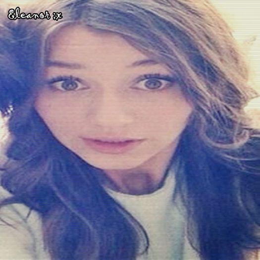 CL *Se tranteste pe canapea si saliveaza*; Jenseeeeen. Oh de asta ai pus tu SPN ca am mentionat eu de fostu meu, Dean ;;) =))))
