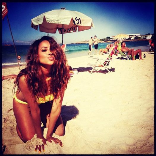 - єlєctяa нєart ♥ - -ma intorc la tine zambind- Asa mai merge. :)) -ma tarasc pe jos- cl; - here - episode 29 - done