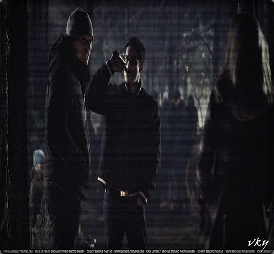 #► |se invarte pe acolo;;ia si o sticla intre timp si bea|=)))