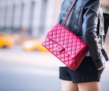 Ofiterii s-au conformat. Bill mergea tip til tip til cu pistolul in mana prin spatele casei; rugandu-se sa nu fie acolo. Acesta intra usor prin spatele casei in casa ...cand deschise usa fu strapus de un satar in gat.....
 Ofiterii s-au conformat. Bill mergea tip til tip til cu pistolul in mana prin spatele casei; rugandu-se sa nu fie acolo. Acesta intra usor prin spatele casei in casa ...cand deschise usa fu strapus de un satar in gat.....