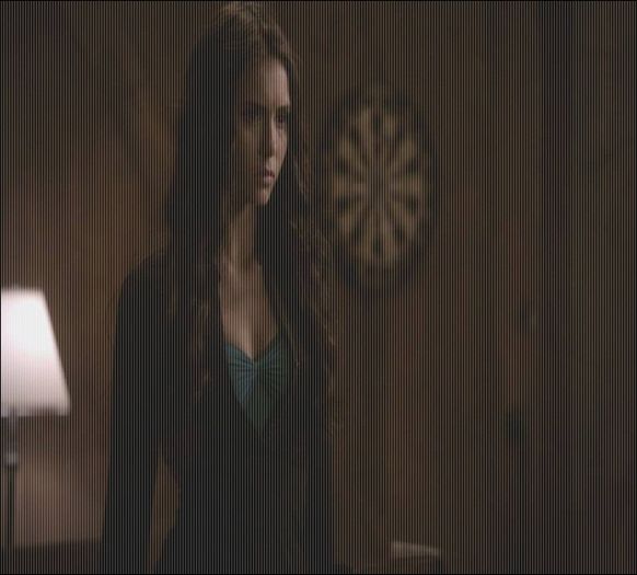 ♡❧`⇒.; Heeeeey ;h -se aruncă pe canapea-.