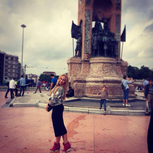 1381904_10152219160329001_5743815734784319441_n - Loredana Sachelaru - Xonia