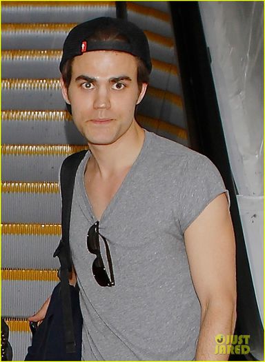 *face o fatza idem poza* Arat de parca mi-ar pasa? :-? :))) #tyler *dispareee*