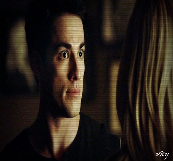 #► Poate te dai cu capu de bec si ma lasi fara lumina... [cl]; Ca sa vezi atunci ce te alerg si te bat cu matura aia pe care stai...;_s =))))))))))
