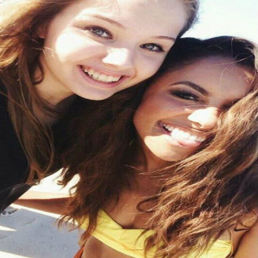 - єlєctяa нєart ♥ - CL~te ridic si te lipesc de perete,te tin acolo lipit- Ce ziceai? No,ai pedeapsa; 5minute. Off bine -te aduc inapoi la #lexi pup-o si dupaia :))
